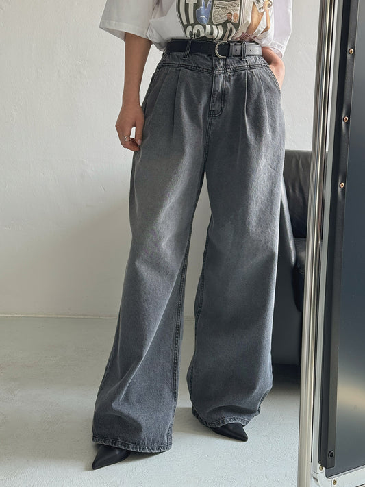 Wide fit jeans with pintucks