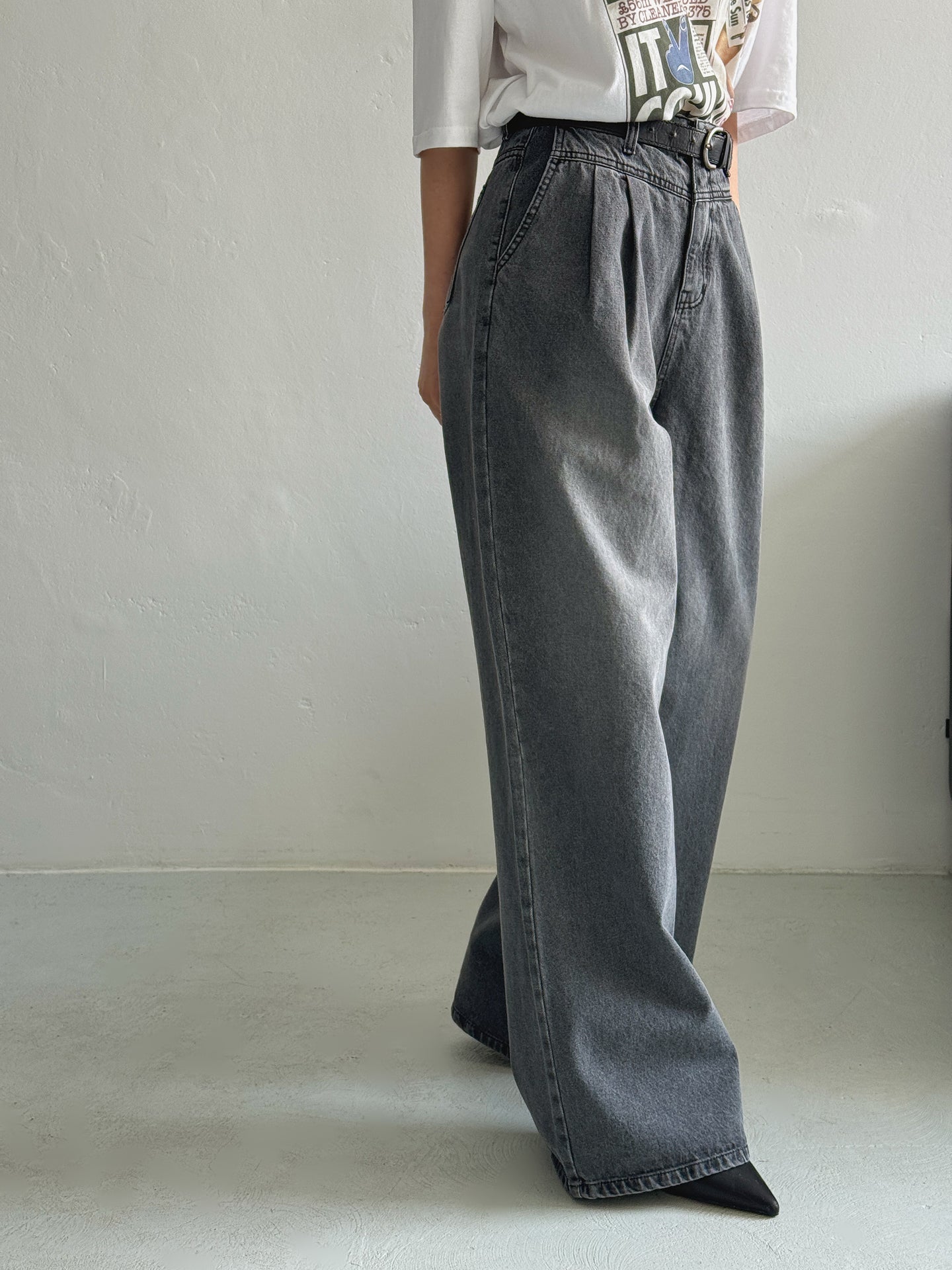 Wide fit jeans with pintucks