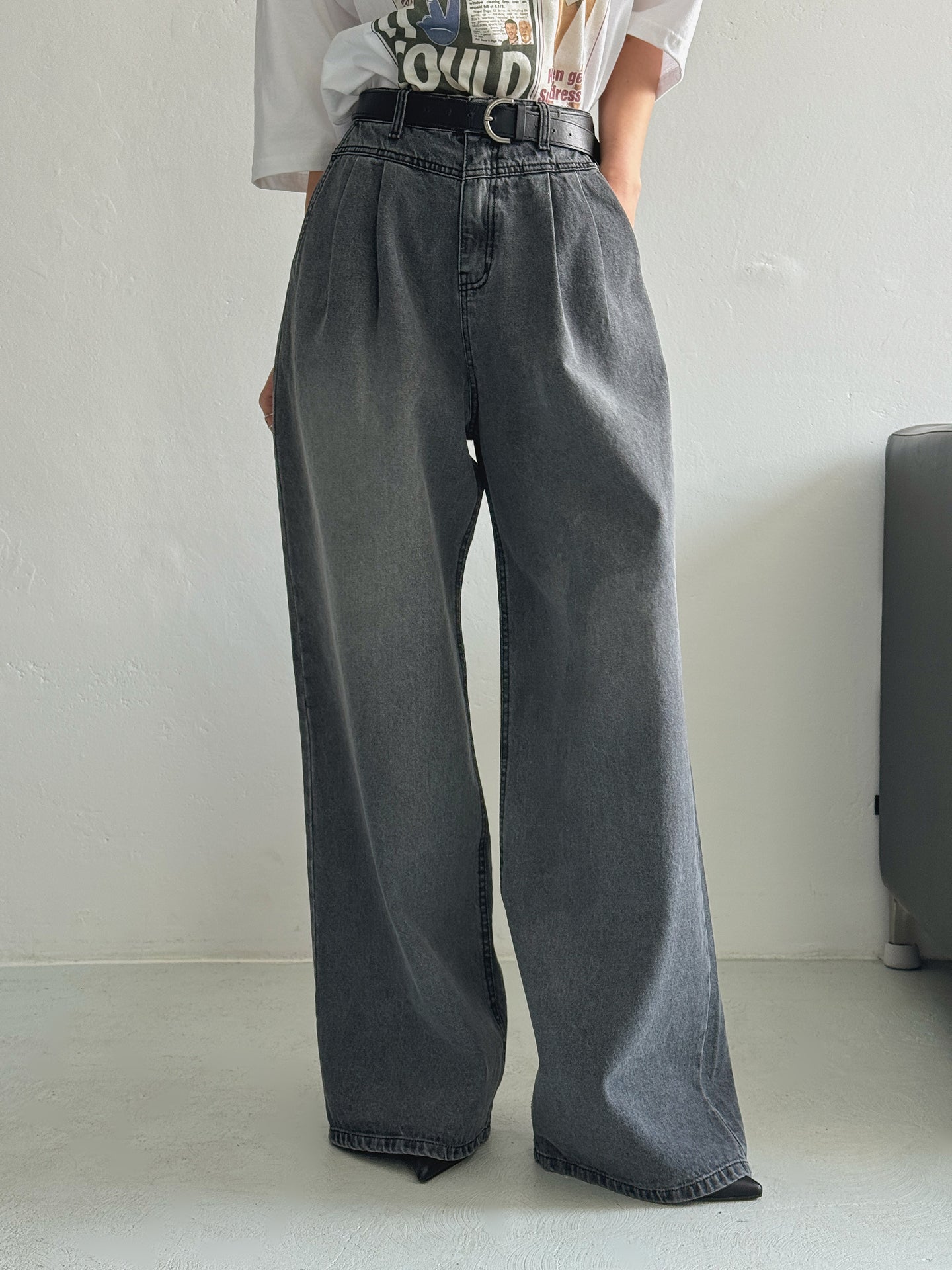 Wide fit jeans with pintucks
