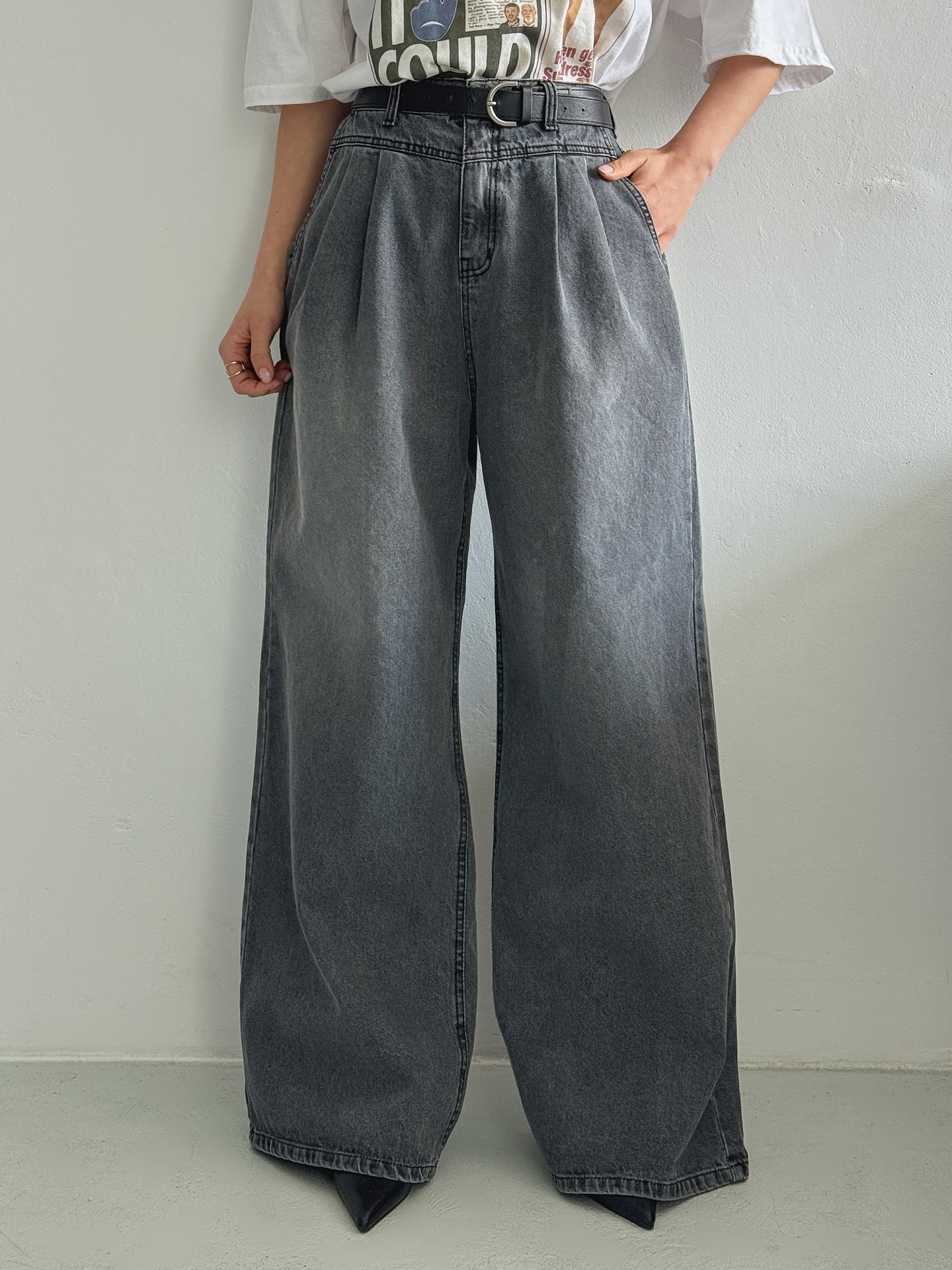Wide fit jeans with pintucks