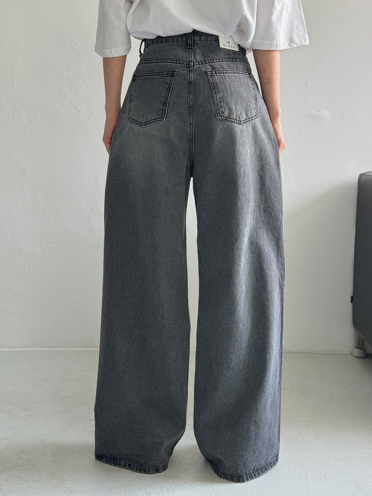 Wide fit jeans with pintucks