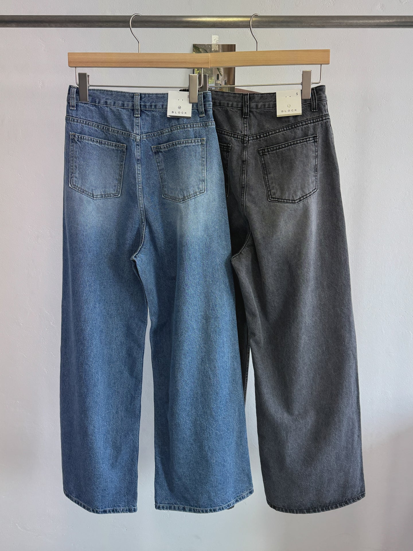 Wide fit jeans with pintucks