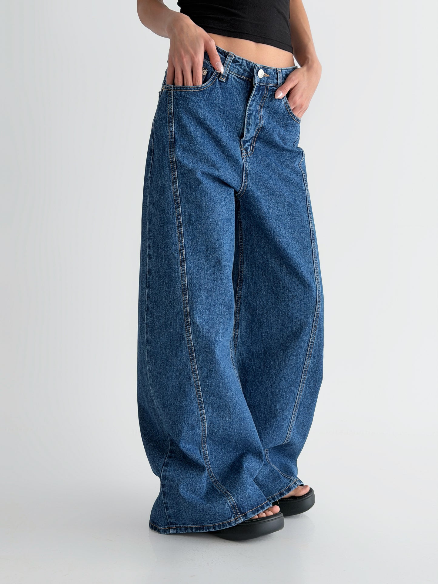 Cut-out Curved Wide Bootcut Pants